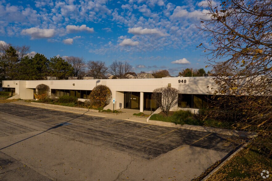 More Photos Of 948 Springer Dr, Lombard Office For Lease