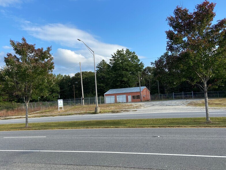 More Photos Of 805 W. O . Ezell Blvd, Spartanburg Warehouse For Lease
