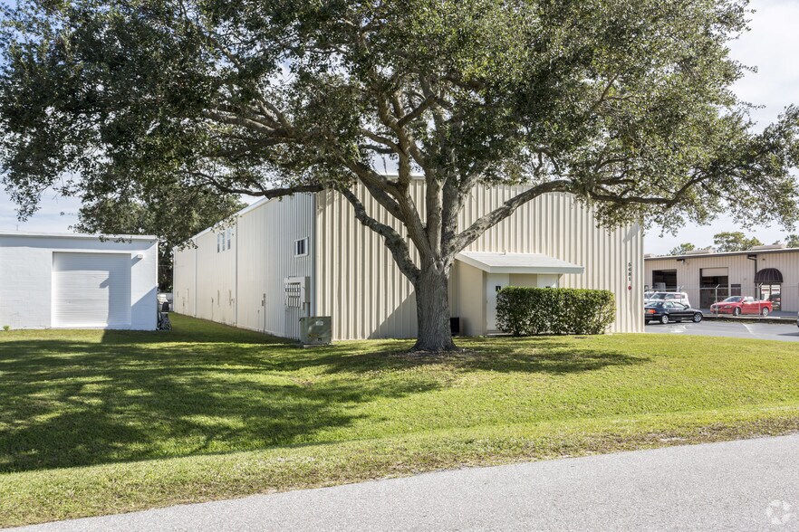 More Photos Of 5681 Derek Ave, Sarasota Warehouse For Lease