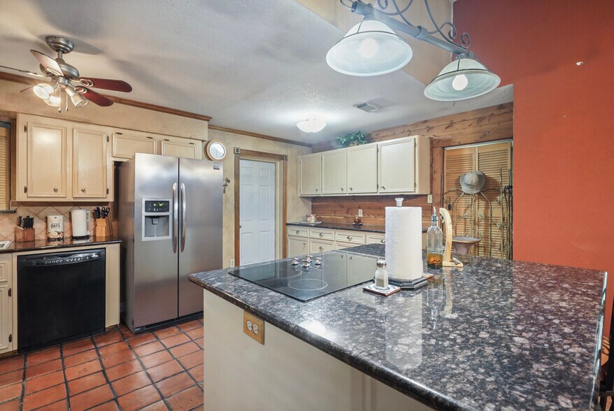 More Photos Of 19493 Keenan Cut Off Rd, Montgomery Office Residential For Sale