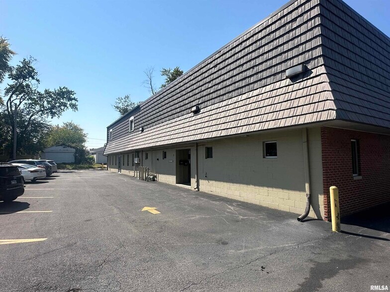 More Photos Of 3526 N California Ave, Peoria Office For Sale