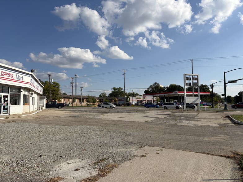 More Photos Of 290 W Hively Ave, Elkhart Convenience Store For Sale
