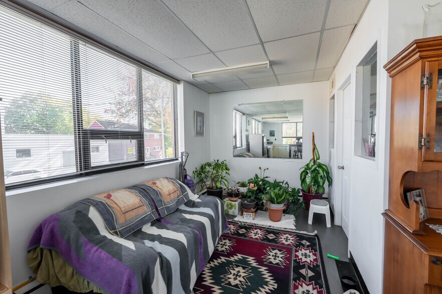 More Photos Of 219 Lochiel St, Sarnia General Retail For Sale