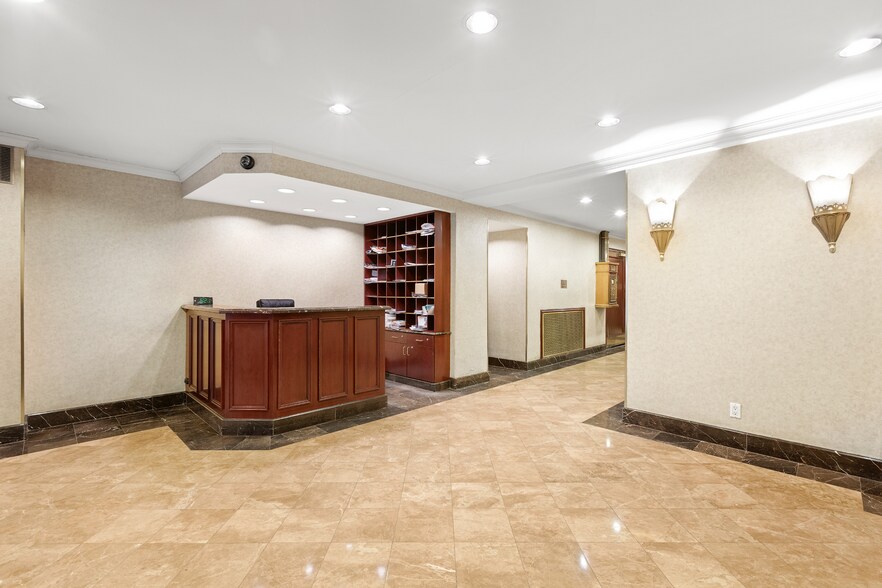 More Photos Of 121 E 60th St, New York Medical For Sale