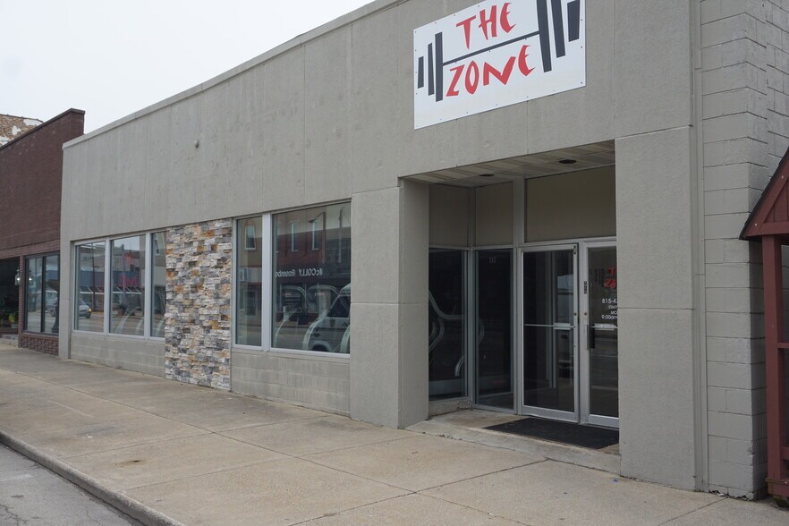 Primary Photo Of 117 E Walnut St, Watseka Freestanding For Sale