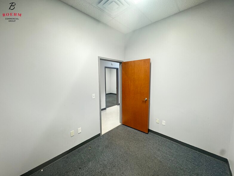 More Photos Of 4811 Quarry Run, San Antonio Light Distribution For Lease