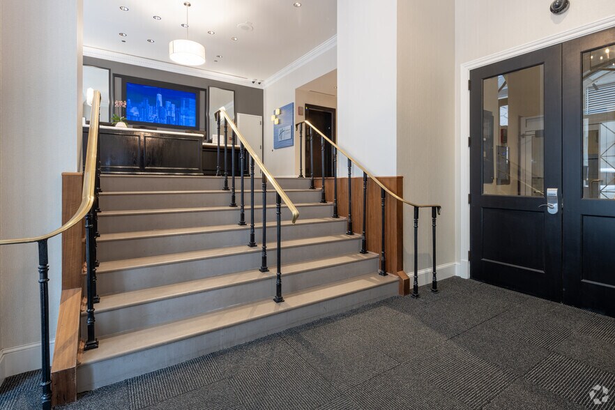 More Photos Of 640 N Wabash Ave, Chicago Hotel For Sale