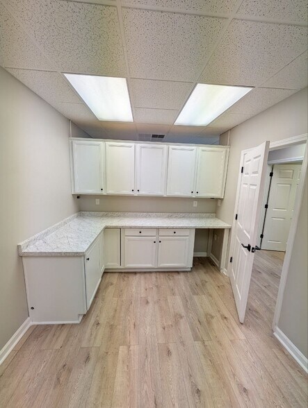 More Photos Of 10021 Park Cedar Dr, Charlotte Medical For Lease