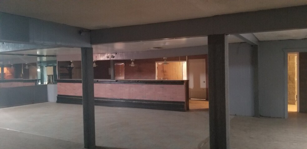 More Photos Of 2435 S K St, Tulare Bar For Sale