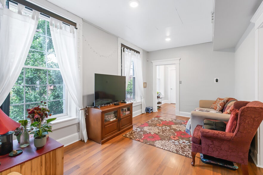 More Photos Of 9 N Duke St, Lancaster General Retail For Sale