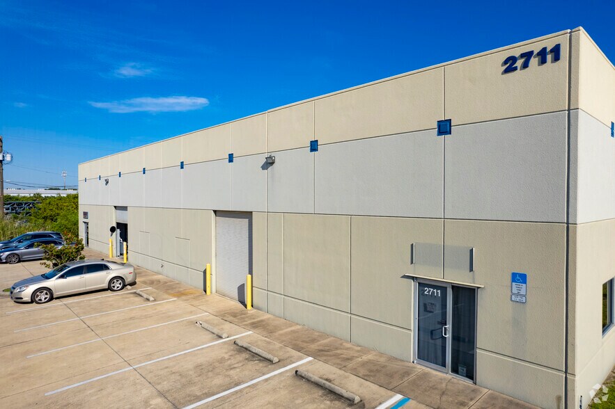 More Photos Of 2711-2719 Causeway Center Dr, Tampa Light Manufacturing For Lease