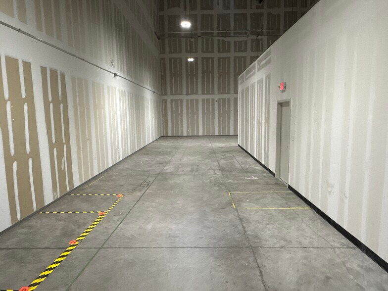 More Photos Of 27347 W Hardy Rd, Spring Warehouse For Lease