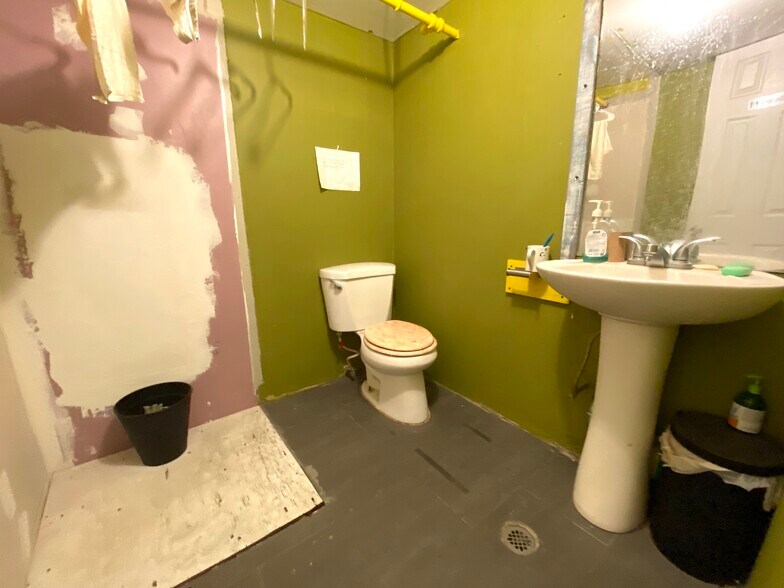 More Photos Of 100 Metropolitan Ave, Brooklyn Industrial For Sale