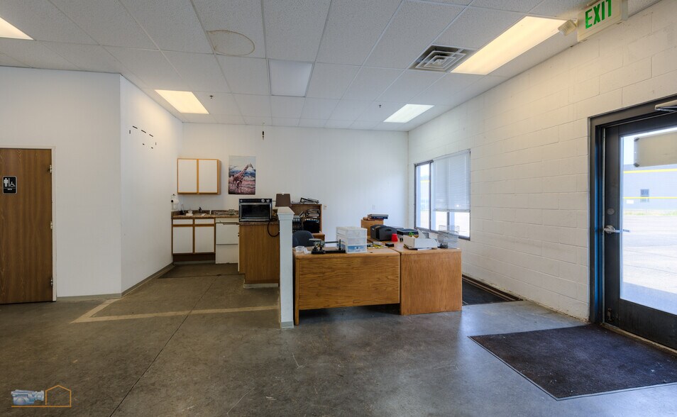 More Photos Of 1243 S Sherman Dr, Longmont Warehouse For Lease