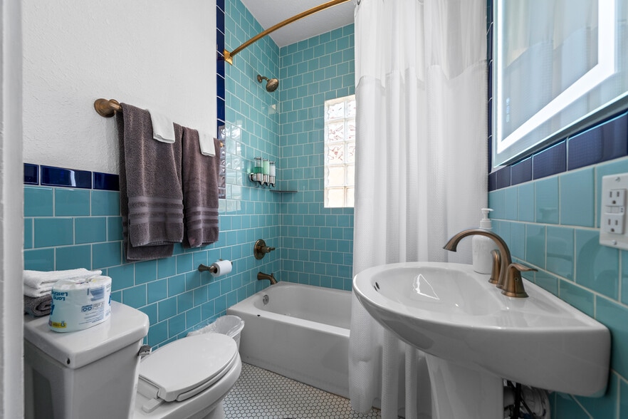 More Photos Of 741 Park Ave, Hot Springs Hotel For Sale