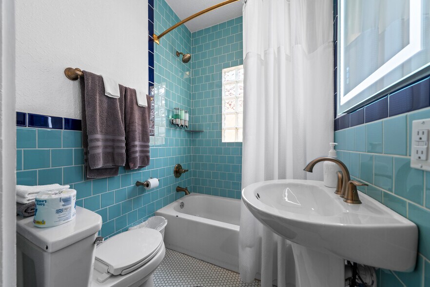 More Photos Of 741 Park Ave, Hot Springs Hotel For Sale