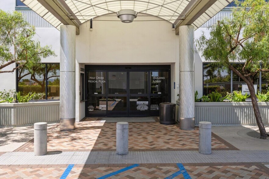 More Photos Of 11550 Indian Hills Rd, Mission Hills Medical For Lease