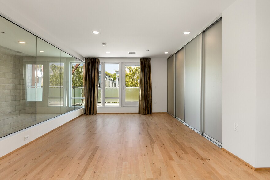 More Photos Of 3450 Cahuenga Blvd W, Los Angeles Office Residential For Sale