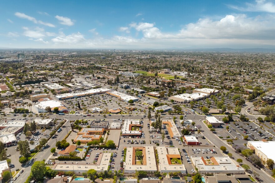 More Photos Of 13362 Newport Ave, Tustin Unknown For Lease