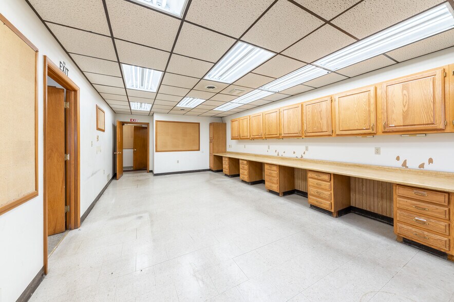 More Photos Of 407 Porter Ave, Scottdale Industrial For Sale