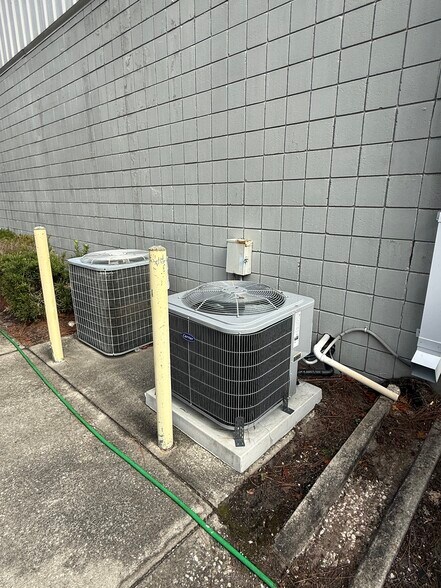 More Photos Of 701 Fentress Blvd, Daytona Beach Distribution For Lease