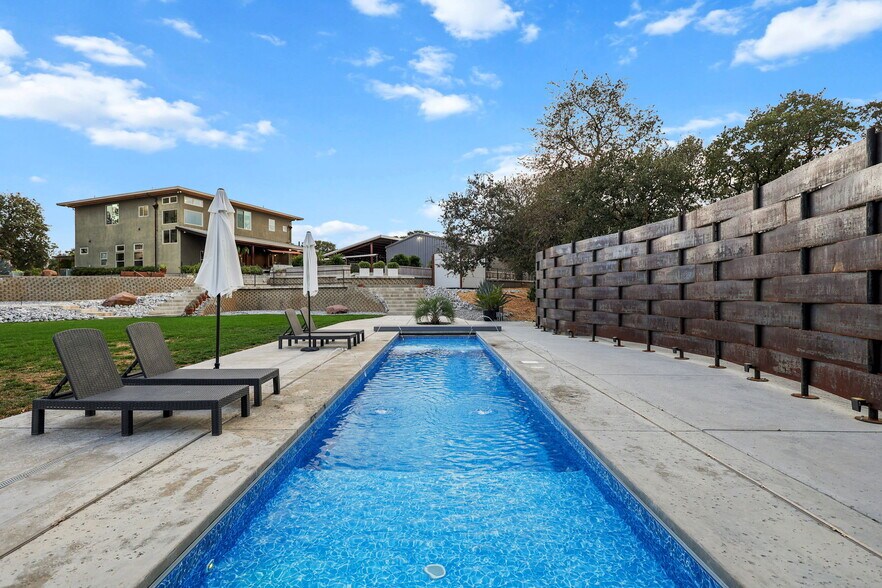 More Photos Of 16710 Oak Hollow Dr, Cottonwood Lodge Meeting Hall For Sale