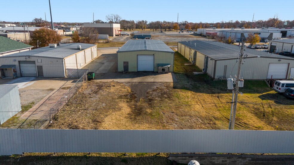 More Photos Of 12 S 111th Ave, Tulsa Service For Lease