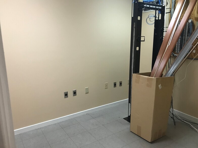 More Photos Of 186 Thomas Johnson Dr, Frederick Unknown For Lease