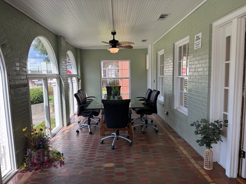 More Photos Of 917 N Monroe St, Tallahassee Coworking Space