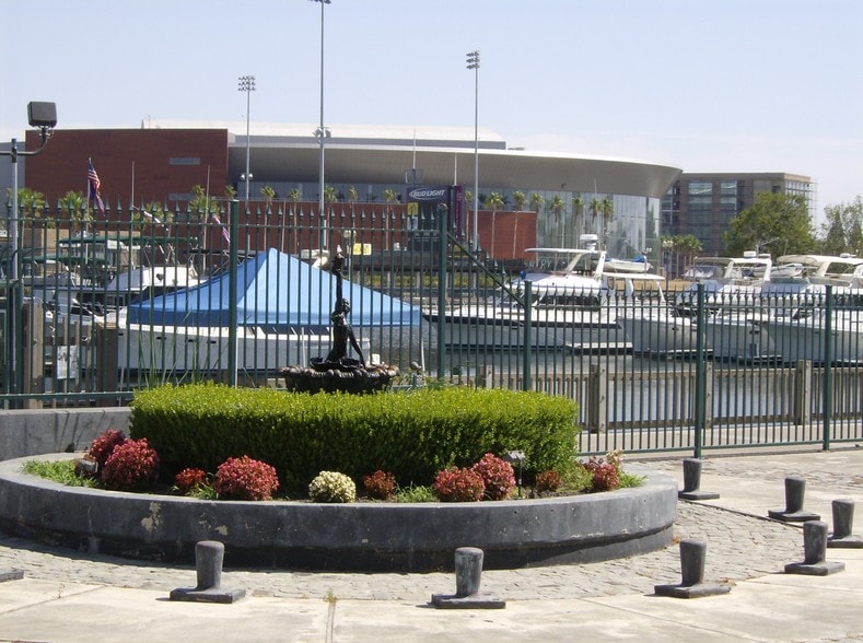 More Photos Of 445 W Weber Ave, Stockton Office For Lease