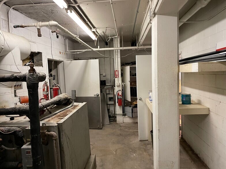 More Photos Of 441 N Lake St, Madison Storefront Retail Office For Sale