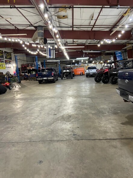 More Photos Of 1816 57th St, Sarasota Warehouse For Sale