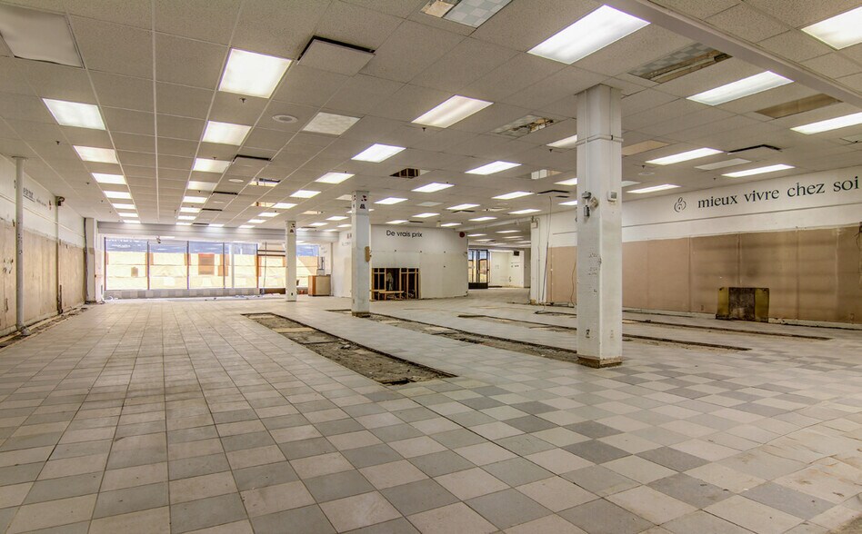 More Photos Of 413 Rue Racine E, Chicoutimi Storefront Retail Residential For Sale