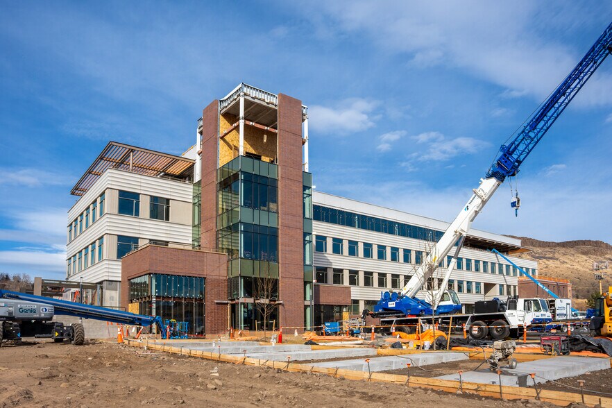More Photos Of 800 Ford St, Golden Medical For Lease