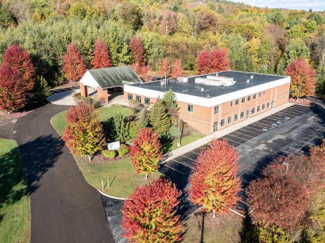 More Photos Of 10 Timberview Ln, Russell Medical For Sale