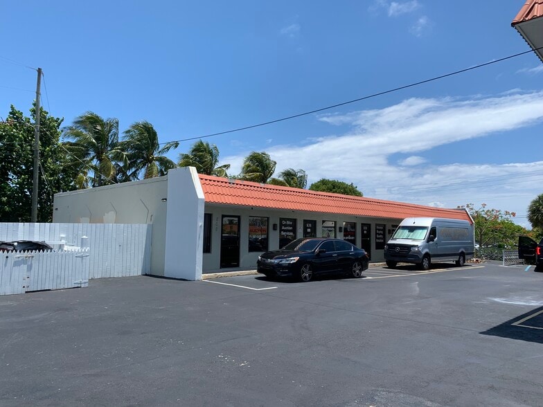 More Photos Of 808-878 East Coast Ave, Lake Worth Storefront Retail Residential For Lease
