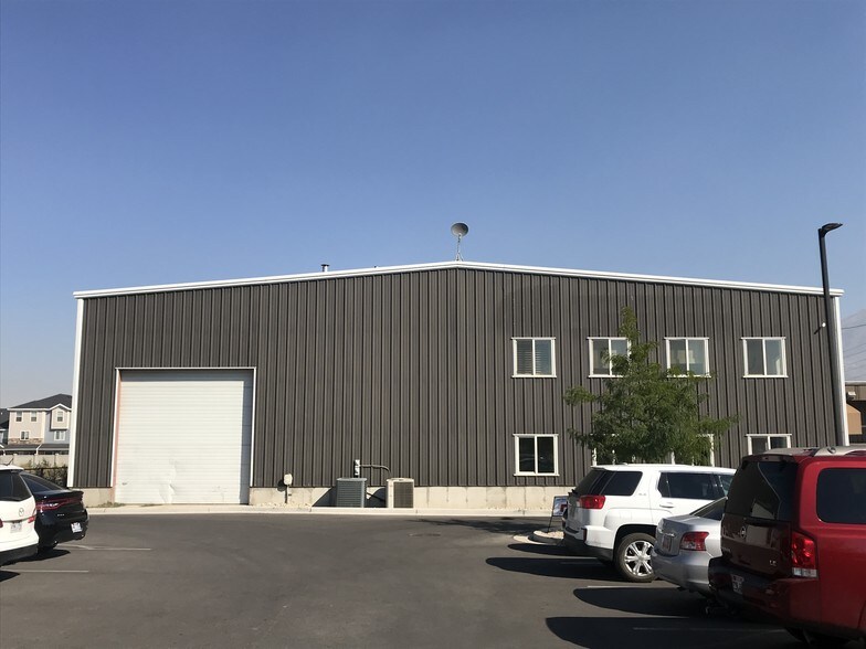 More Photos Of 111 N Geneva Rd, Orem Light Manufacturing For Lease