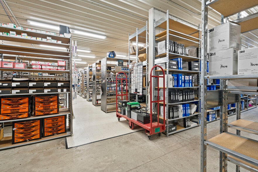 More Photos Of 821 Lime Kiln Rd, Green Bay Freestanding For Sale