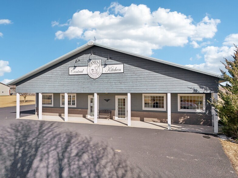 More Photos Of 680 Enterprise Dr, Lake Mills General Retail For Sale