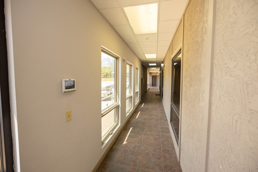 More Photos Of 1020 N Main St, Wichita Medical For Sale