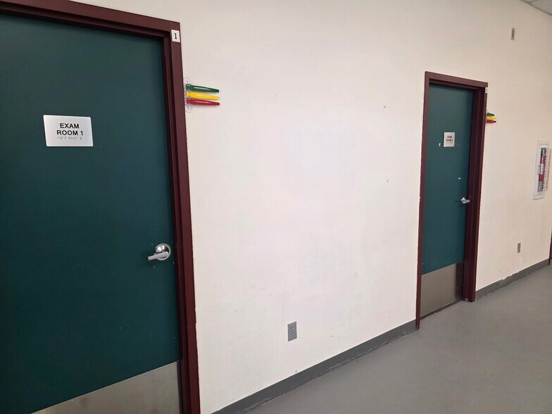 More Photos Of 1122 W Holmes Rd, Lansing Freestanding For Lease