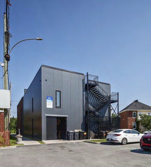More Photos Of 299 Rue Victoria, Salaberry-de-valleyfield General Retail For Sale