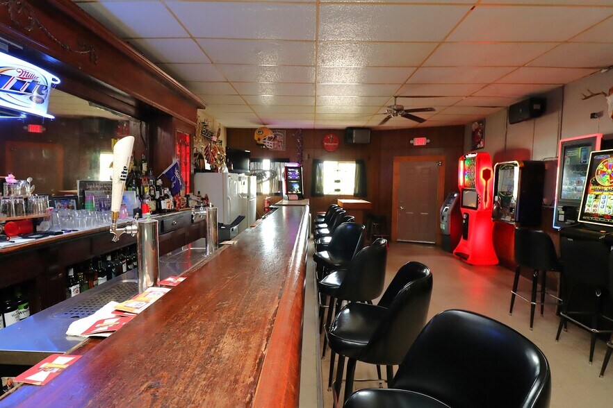 More Photos Of 1222 Lake Shore Dr E, Ashland Bar For Sale