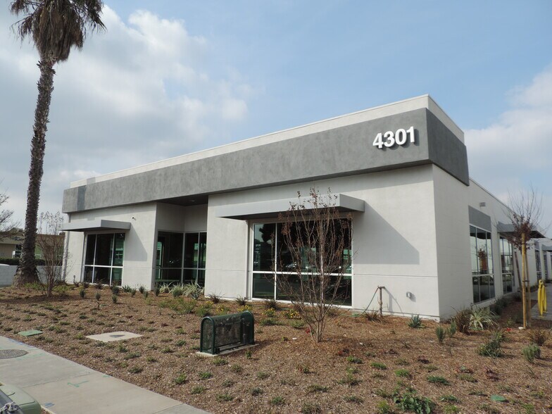 More Photos Of 4301 Birch St, Newport Beach Unknown For Lease