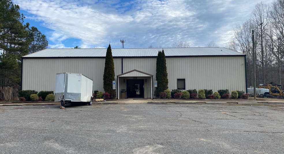 More Photos Of 199 S Cherry St, Cherryville Auto Dealership For Sale