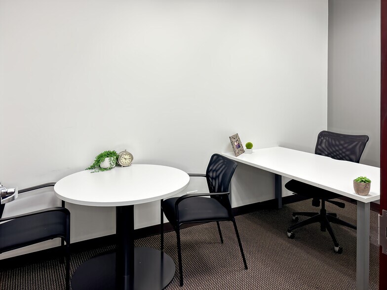 More Photos Of 401 Bay St, Toronto Coworking Space