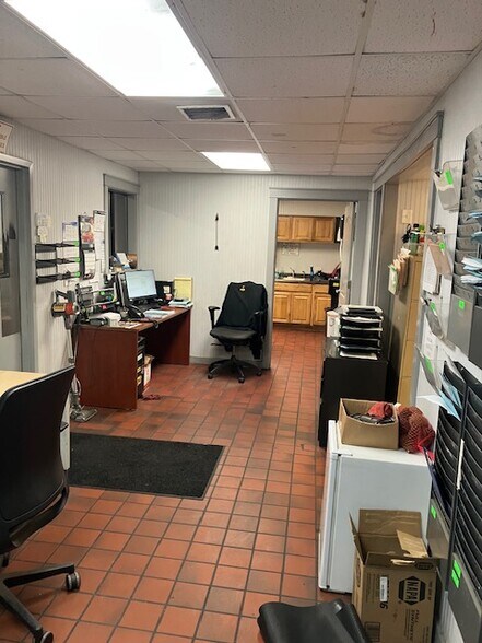 More Photos Of 5225 Cesar Chavez St E, Austin Industrial For Sale