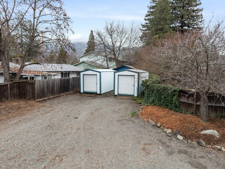 More Photos Of 858 NE A St, Grants Pass Office For Sale