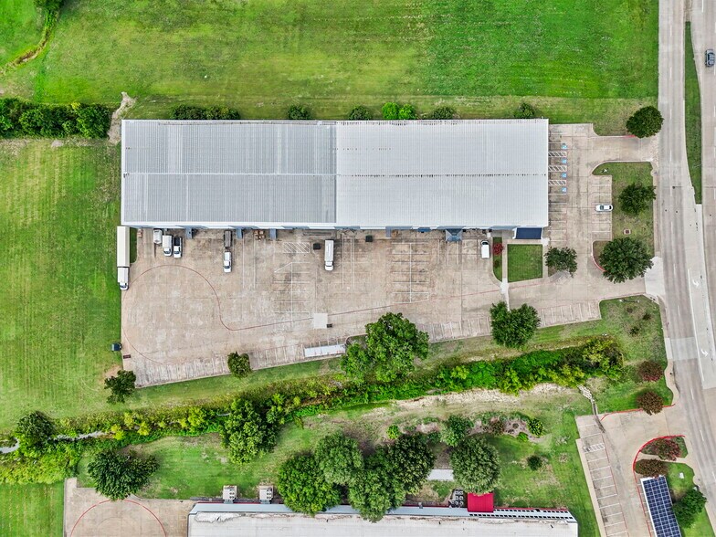 More Photos Of 2140 N Redbud Blvd, McKinney Warehouse For Lease