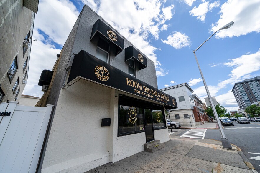 More Photos Of 990 Broadway, Bayonne Restaurant For Sale